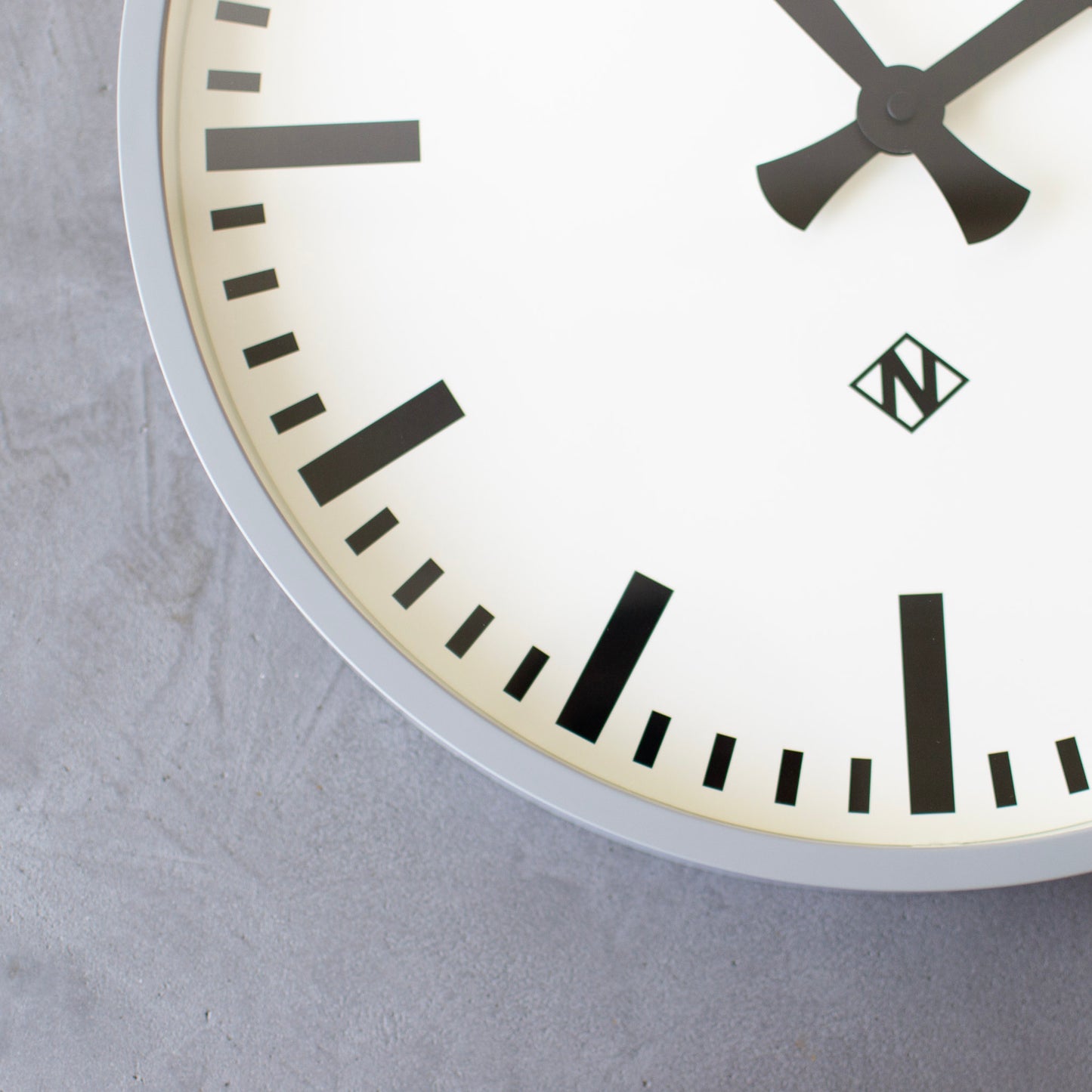 【NEWGATE】Number Three clock - Railway Clock Posh Gray