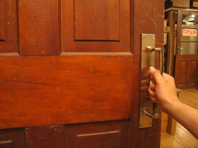 VICTORIAN DOOR HANDLE (Silver)
